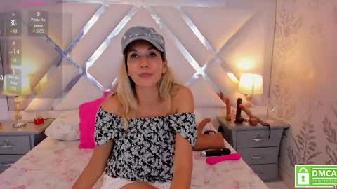 Snapshot of laurafarrely chatting on 02-17-25, 07:26 Laura online show from 02-17-25, 07:26
