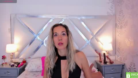 Snapshot of laurafarrely chatting on 02-27-25, 07:01 Laura online show from 02-27-25, 07:01