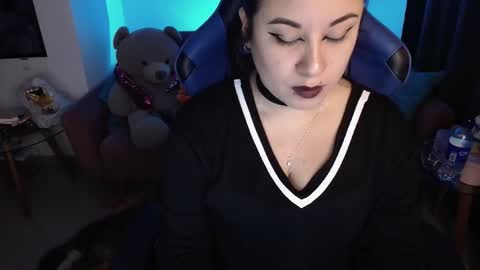 Snapshot of laurahawkes chatting on 11-15-25, 01:25 laura online show from 11-15-25, 01:25