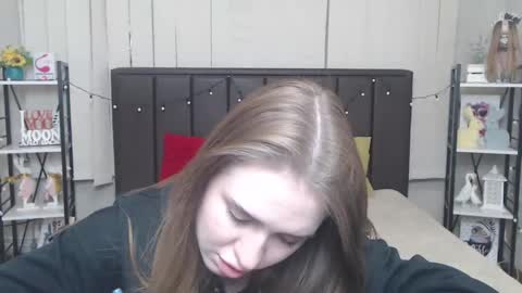 LauraHlot online show from 10-07-25, 05:21