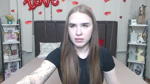 LauraHlot online show from 04-04-26, 05:32