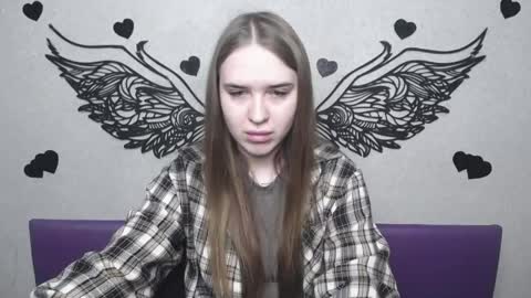 LauraHlot online show from 04-22-26, 05:43