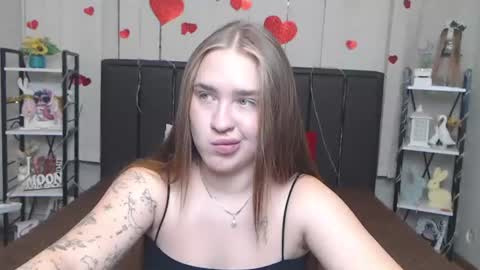 LauraHlot online show from 07-17-26, 05:51