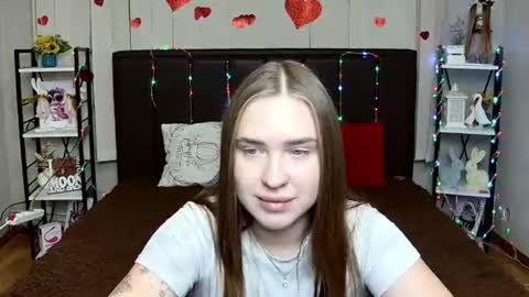 LauraHlot online show from 07-18-26, 05:39