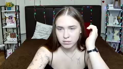 LauraHlot online show from 07-22-26, 05:54