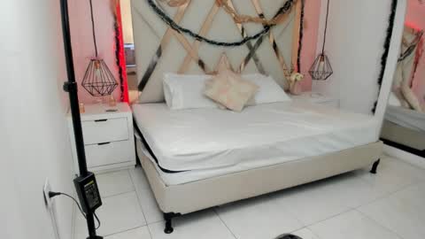 laura  online show from 12-18-25, 07:09