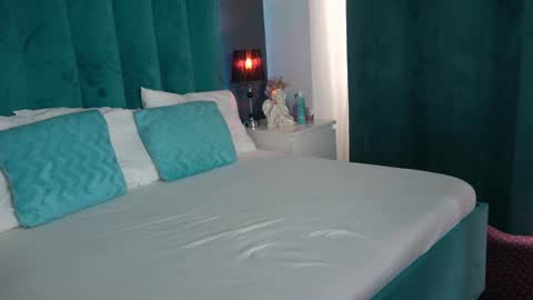 LauraMirage online show from 02-26-25, 06:26