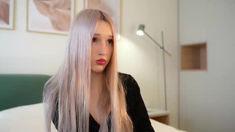 Laura online show from 09-22-25, 08:05