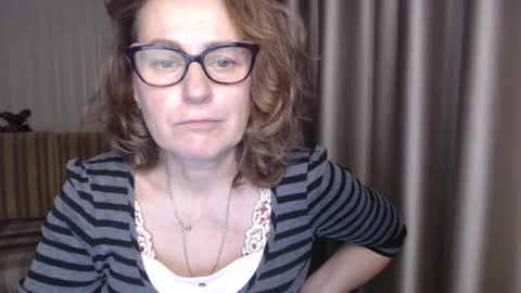 Lauraoven1 online show from 02-12-25, 06:09