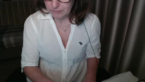 Lauraoven1 online show from 03-06-25, 10:52