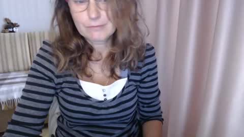 Lauraoven1 online show from 10-17-25, 07:22