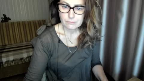 Lauraoven1 online show from 12-18-25, 07:47