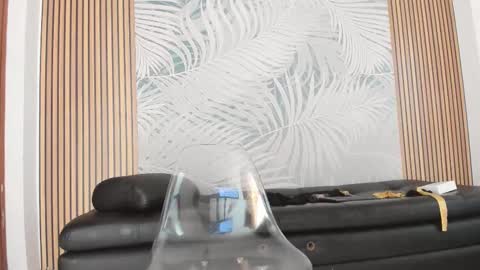 Laura online show from 02-09-25, 04:18