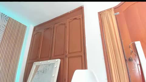 Laura online show from 09-23-25, 02:20