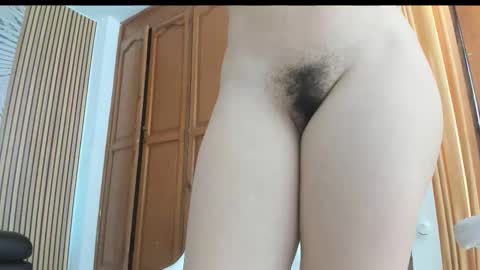 Laura online show from 09-29-25, 03:17