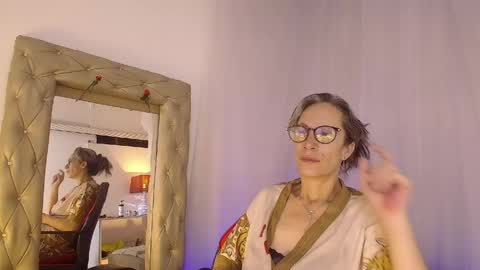 Laura Sofia online show from 04-28-26, 05:12