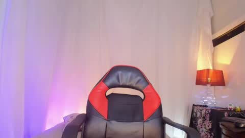Snapshot of laurasofia45 chatting on 06-06-26, 10:42 Laura Sofia online show from 06-06-26, 10:42