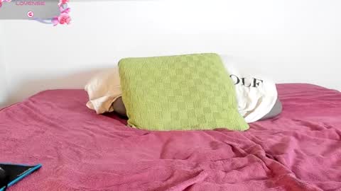 Snapshot of laurasommer chatting on 01-18-25, 12:57 Laura Lara Sommer online show from 01-18-25, 12:57