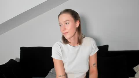 Laura Lara Sommer online show from 07-27-26, 06:04