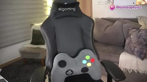 Laura online show from 02-12-25, 02:03