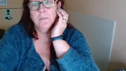 laureanne online show from 12-23-24, 02:50