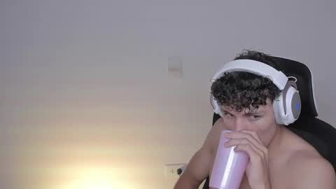 Laureent online show from 10-07-25, 06:43