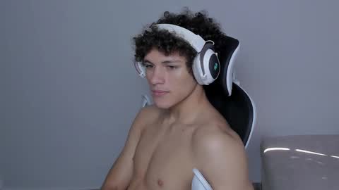 Laureent online show from 11-06-25, 05:47