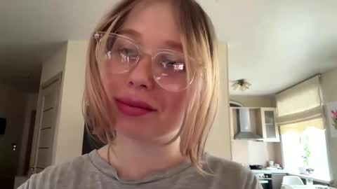 Chrissy online show from 04-27-26, 12:25