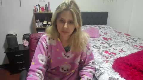 Snapshot of lauren_ashlee chatting on 02-17-26, 12:40 Lauren Independent model online show from 02-17-26, 12:40