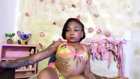 Snapshot of lauren_hills7069 chatting on 01-17-25, 04:39 Lauren online show from 01-17-25, 04:39