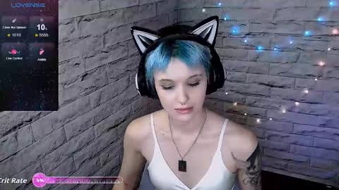 Snapshot of lauren_raquel chatting on 10-31-25, 07:04 Eva online show from 10-31-25, 07:04