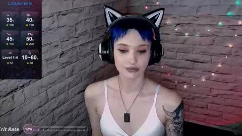 Snapshot of lauren_raquel chatting on 11-04-25, 01:43 Eva online show from 11-04-25, 01:43