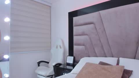 laurenclark1 online show from 03-04-26, 03:45