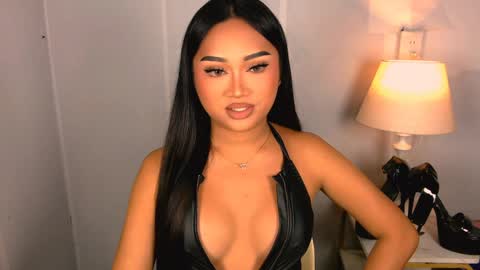 Snapshot of laurenfox16 chatting on 05-05-26, 06:05 chloe3 online show from 05-05-26, 06:05
