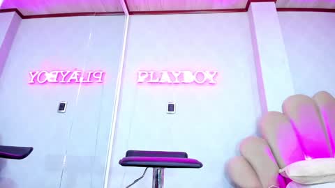 Snapshot of laurenhu chatting on 01-16-25, 11:26 Lauren Hu online show from 01-16-25, 11:26