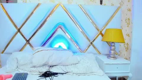 Snapshot of laurenhu chatting on 02-10-25, 06:09 Lauren Hu online show from 02-10-25, 06:09