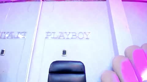 Snapshot of laurenhu chatting on 10-14-25, 05:08 Lauren Hu online show from 10-14-25, 05:08