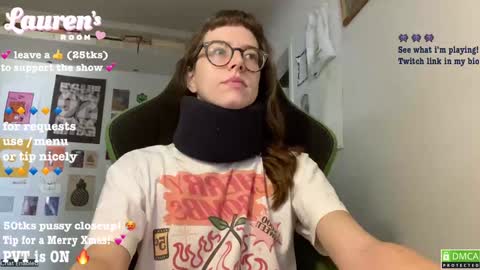 Snapshot of laurenipsumsit chatting on 12-24-24, 02:22 Lauren online show from 12-24-24, 02:22