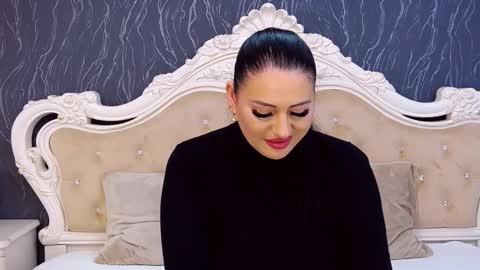 Laura online show from 12-16-25, 05:51