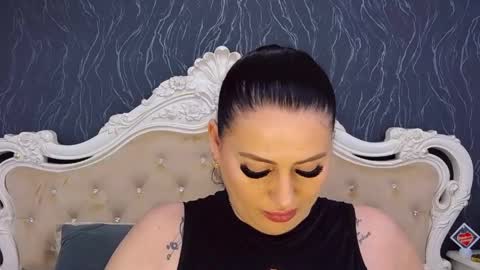 Laura online show from 04-23-26, 02:08