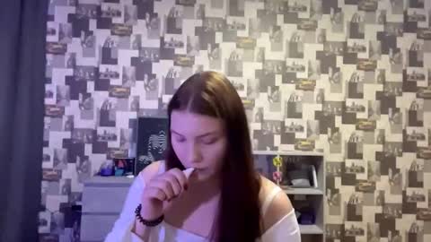 Snapshot of laurenjungling chatting on 09-09-25, 04:17 Hannah online show from 09-09-25, 04:17