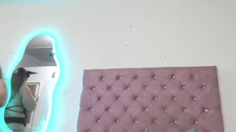 Snapshot of laurenlaine99 chatting on 10-31-25, 10:49 laurenlaine online show from 10-31-25, 10:49