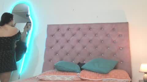 Snapshot of laurenlaine99 chatting on 11-30-25, 02:21 laurenlaine online show from 11-30-25, 02:21