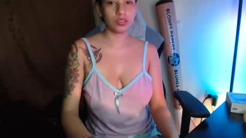 Snapshot of laurenphillipsx chatting on 12-16-24, 02:38 Lauren online show from 12-16-24, 02:38