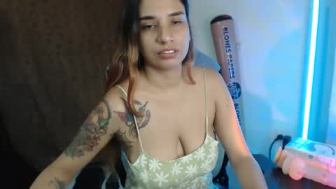 Snapshot of laurenphillipsx chatting on 01-15-25, 06:19 Lauren online show from 01-15-25, 06:19