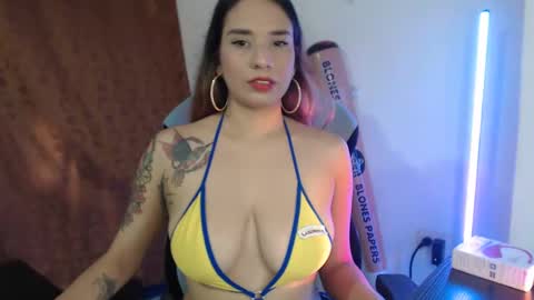 Snapshot of laurenphillipsx chatting on 02-20-25, 09:53 Lauren online show from 02-20-25, 09:53