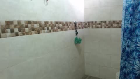 Snapshot of laurenphillipsx chatting on 02-26-25, 07:05 Lauren online show from 02-26-25, 07:05