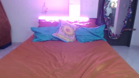 Snapshot of laurenphillipsx chatting on 10-17-25, 09:50 Lauren online show from 10-17-25, 09:50