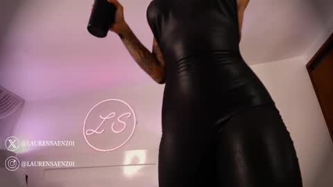 Lauren Saenz online show from 01-28-25, 08:15