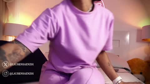 Lauren Saenz online show from 01-31-25, 08:12